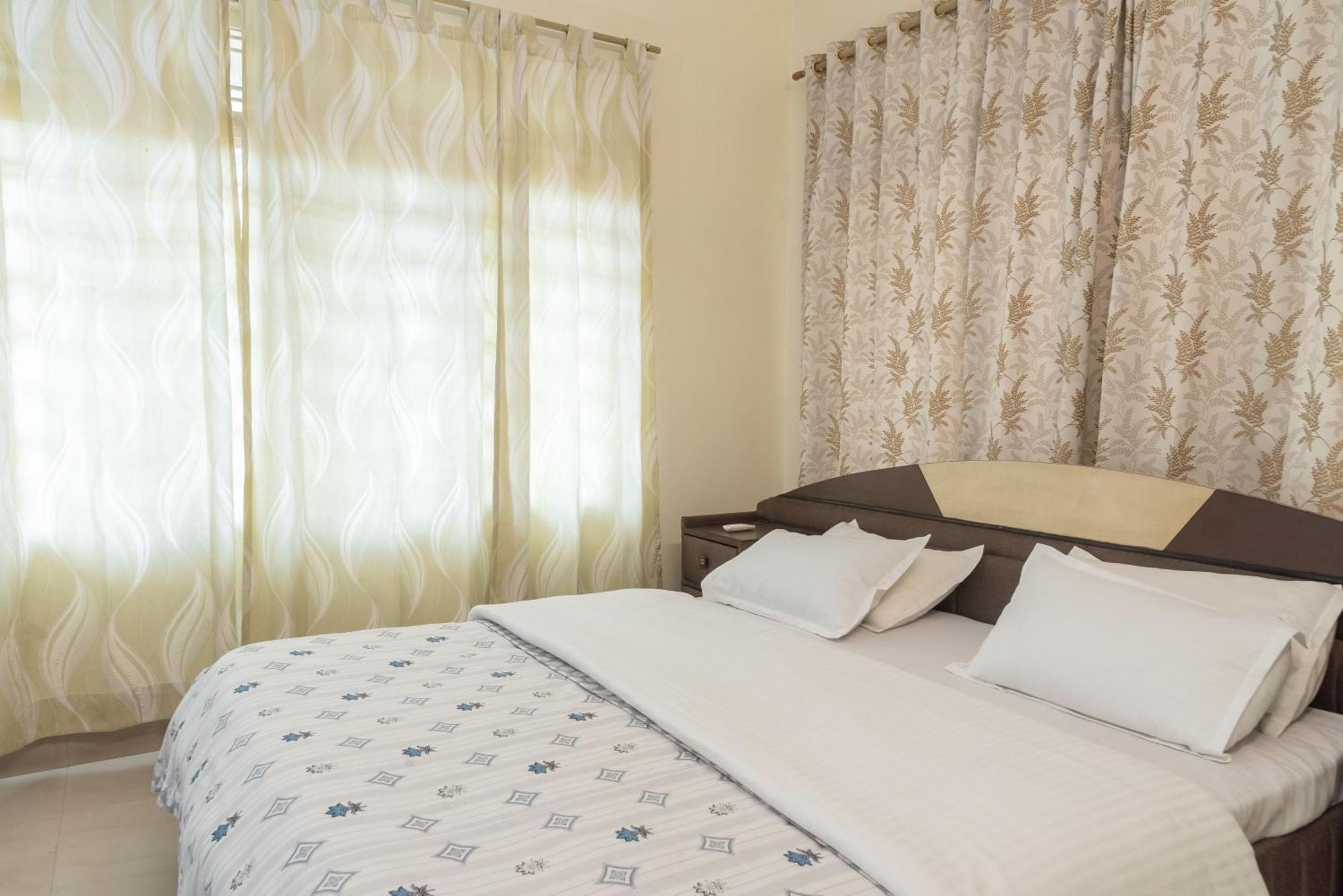 Bed and Breakfast The Urban Grandeur 1 Гувахати Экстерьер фото
